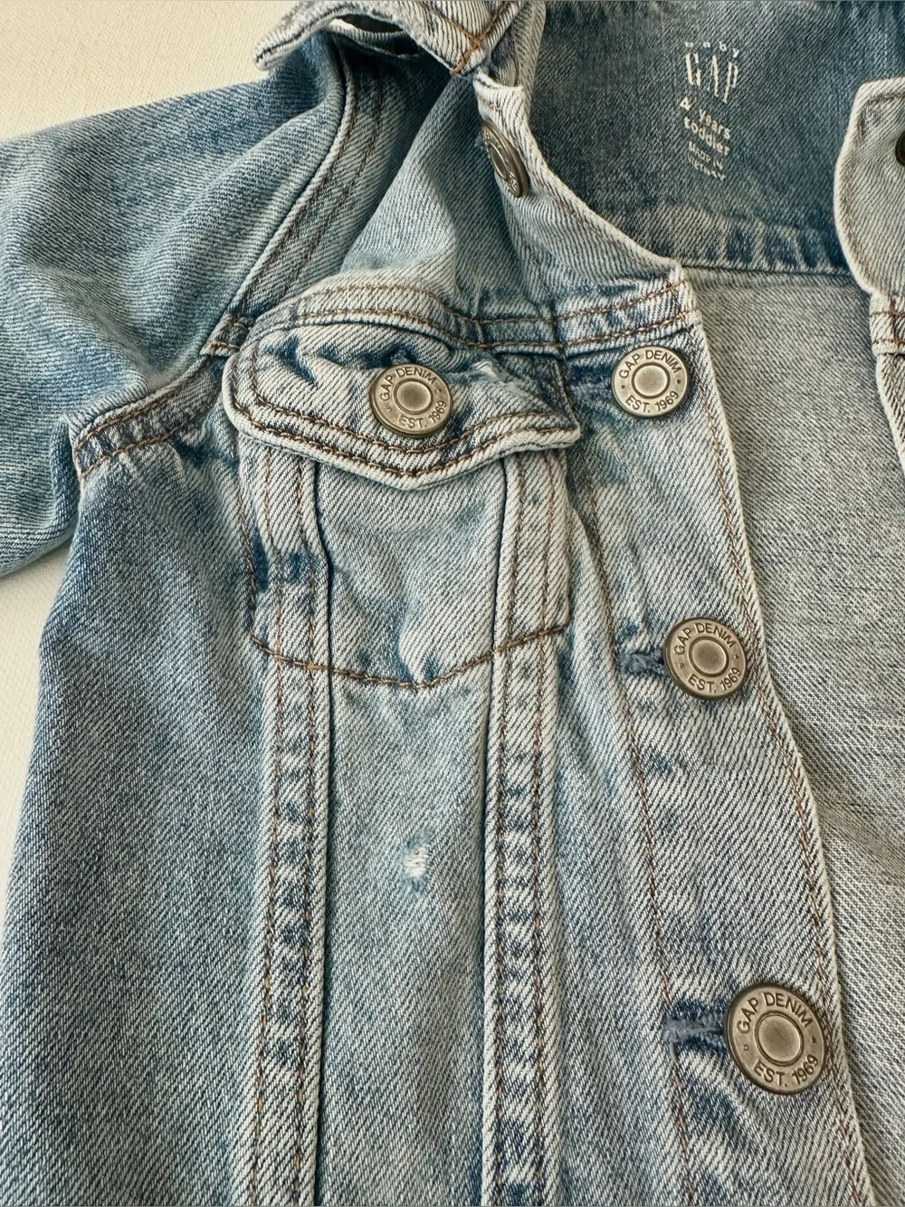 Gap girl’s Icon Denim Jacket. with distressed detailing at the chest.  Size 4T.